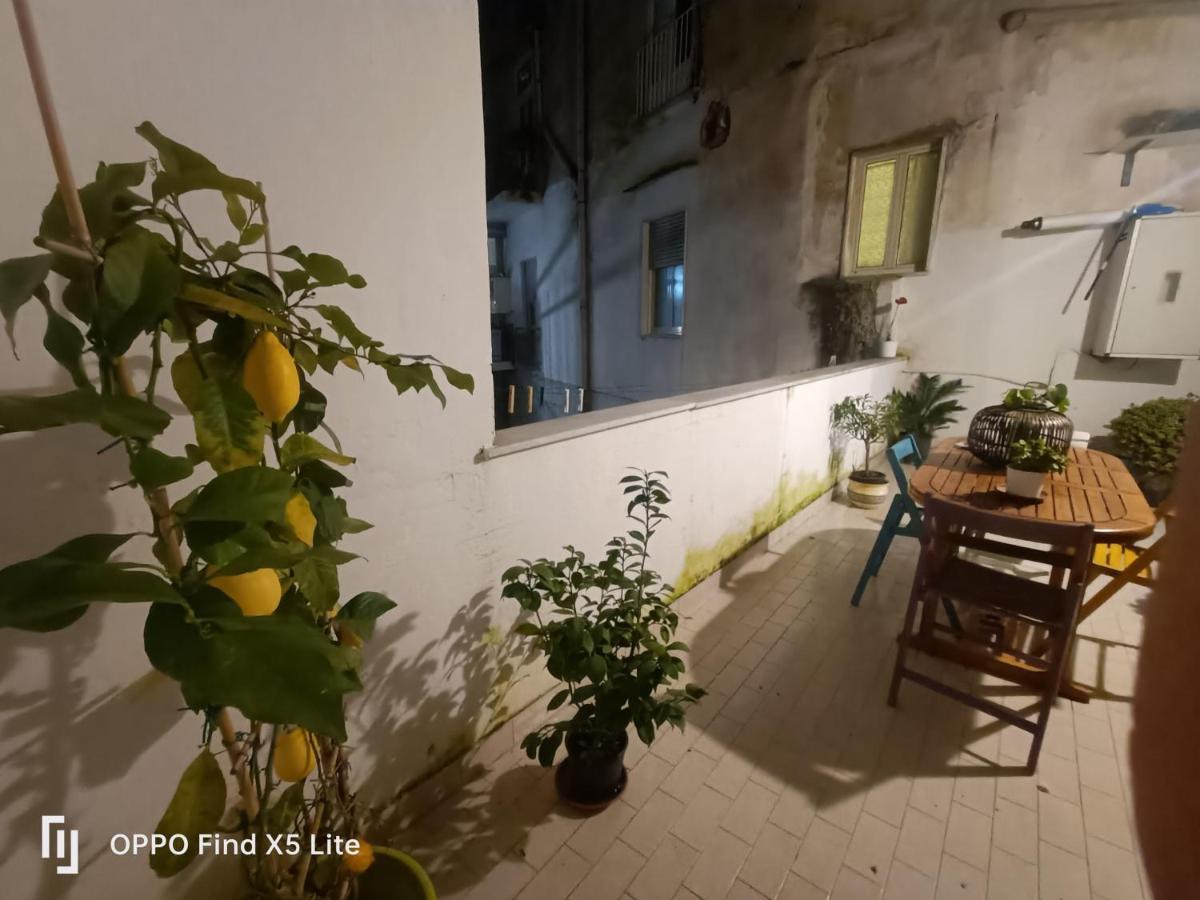 Makefemmina Hotel Napels Kamer foto