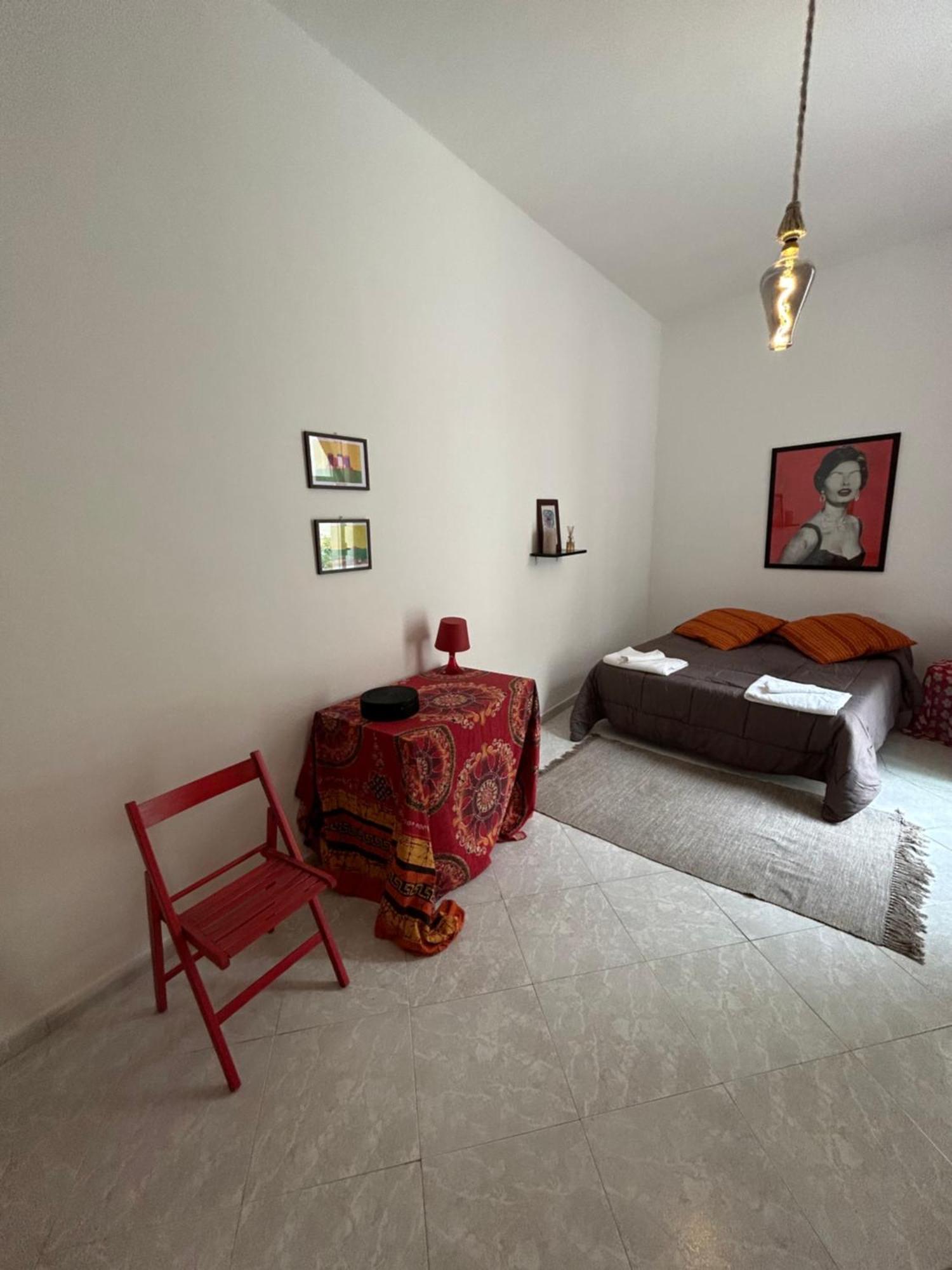 Makefemmina Hotel Napels Buitenkant foto