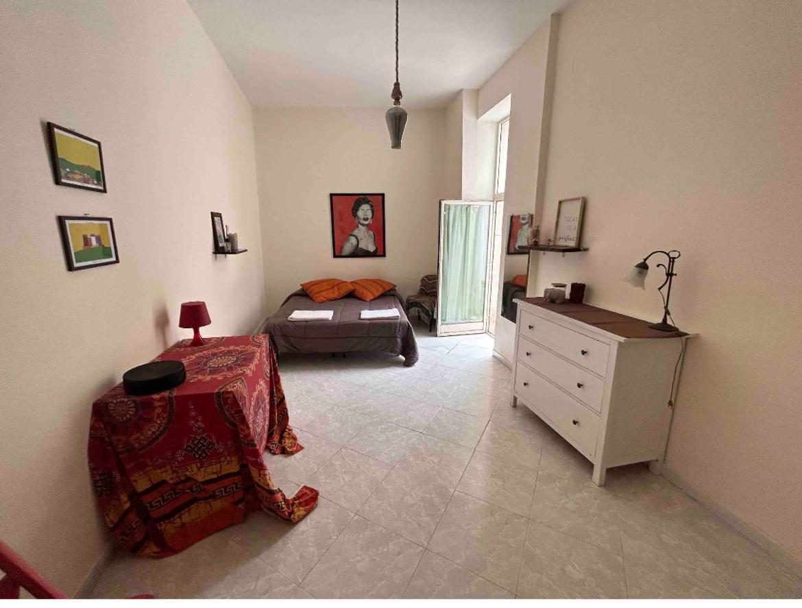 Makefemmina Hotel Napels Buitenkant foto